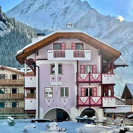 Dolomiti Luxury Mountain View Bike Friendly Aparthotel *