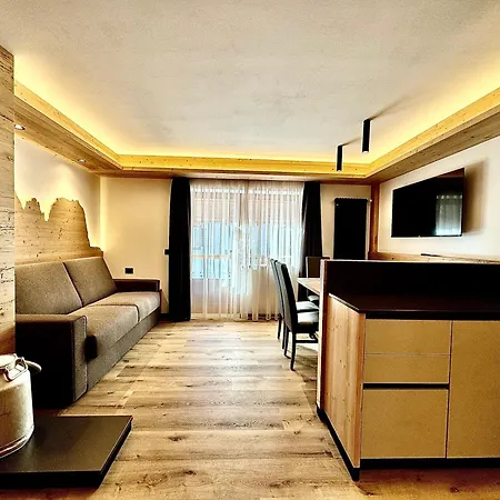 Dolomiti Luxury Mountain View Bike Friendly Aparthotel *
