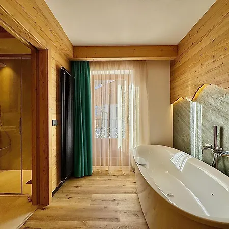 Dolomiti Luxury Mountain View Bike Friendly Aparthotel