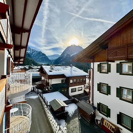 Dolomiti Luxury Mountain View Bike Friendly Aparthotel *